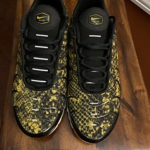 Nike Air Max Plus Black and Yellow